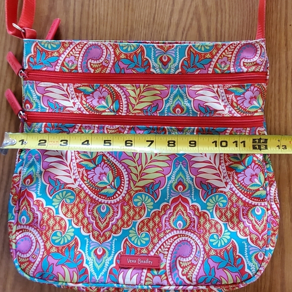 Vera Bradley cross body bag. - Picture 6 of 11